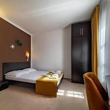 Nikola Hotel