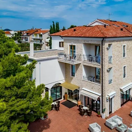 Hotel Nikola 3*