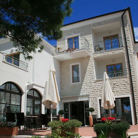 Nikola Hotel